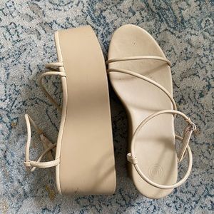 Platform strappy ‘heel’